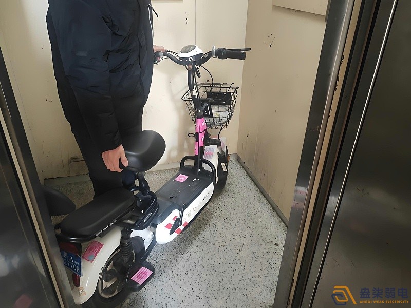 电瓶车入电梯隐患大，语音告警守安全
