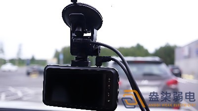 如何选择常见的车载凯发线上官方网站下载网址
摄像头？