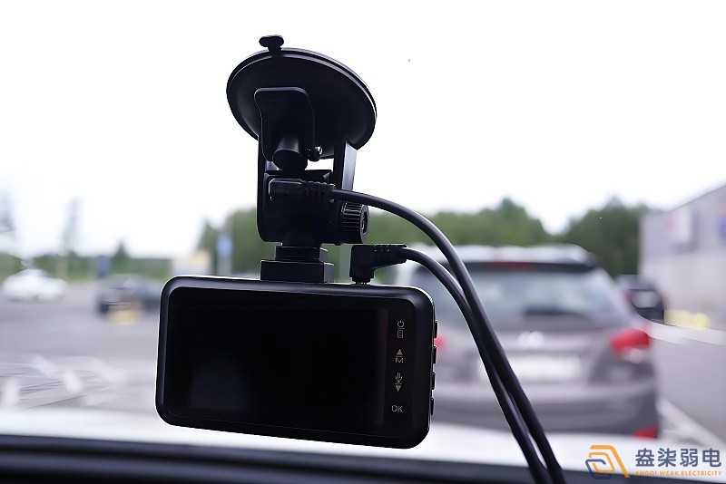 如何选择常见的车载凯发线上官方网站下载网址
摄像头？